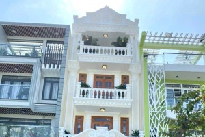 Bán nhà đường Phạm Hữu Lầu, KDC Phú Mỹ Belleza tiện nghi, dọn vào ở ngay.