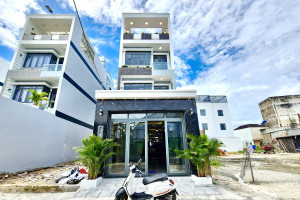 Bán Nhà Nhà Bè Diện Tích Khủng Có Thang Máy, Đậu Được 2 Ô Tô, Full Nội Thất